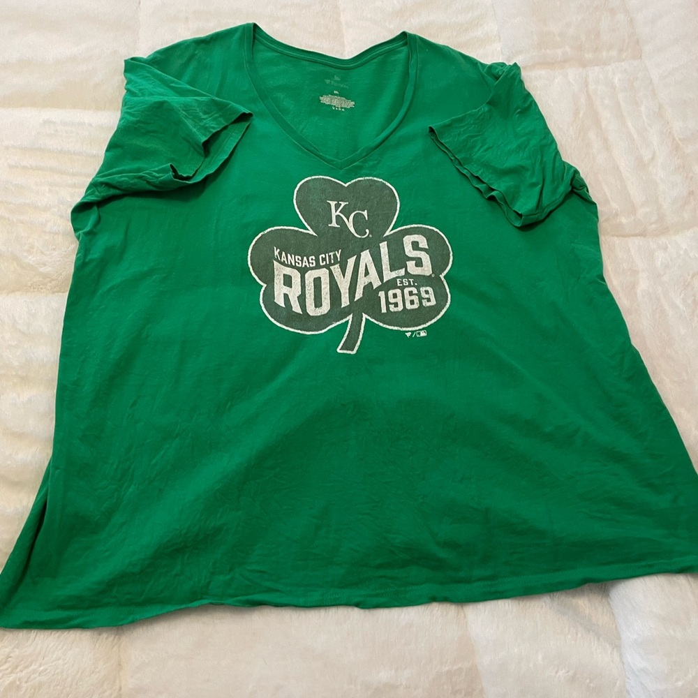 Fanatics MLB KC Royals St Patrick’s Day V-Neck Tee